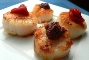 pan seared scallops with olive tapenade